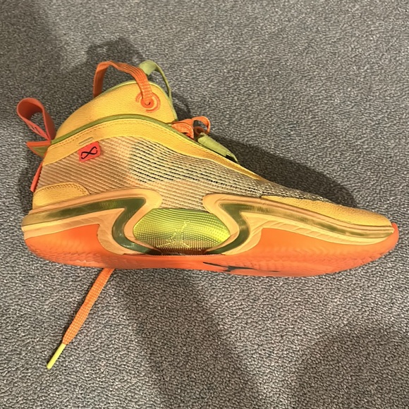 Athletic_Shoes